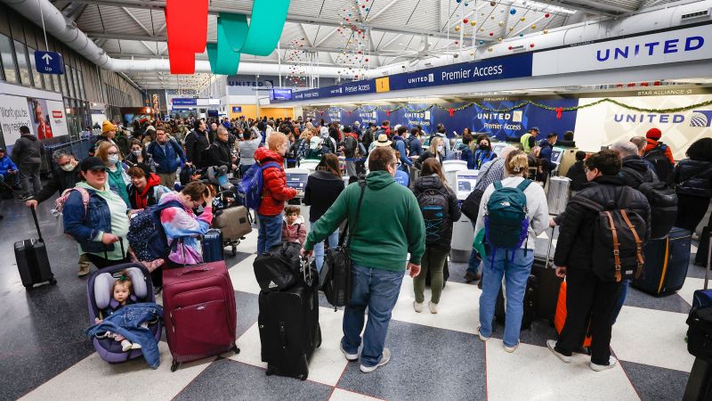 Friday flight cancellations top 2,600, disrupting holiday travel | CNN