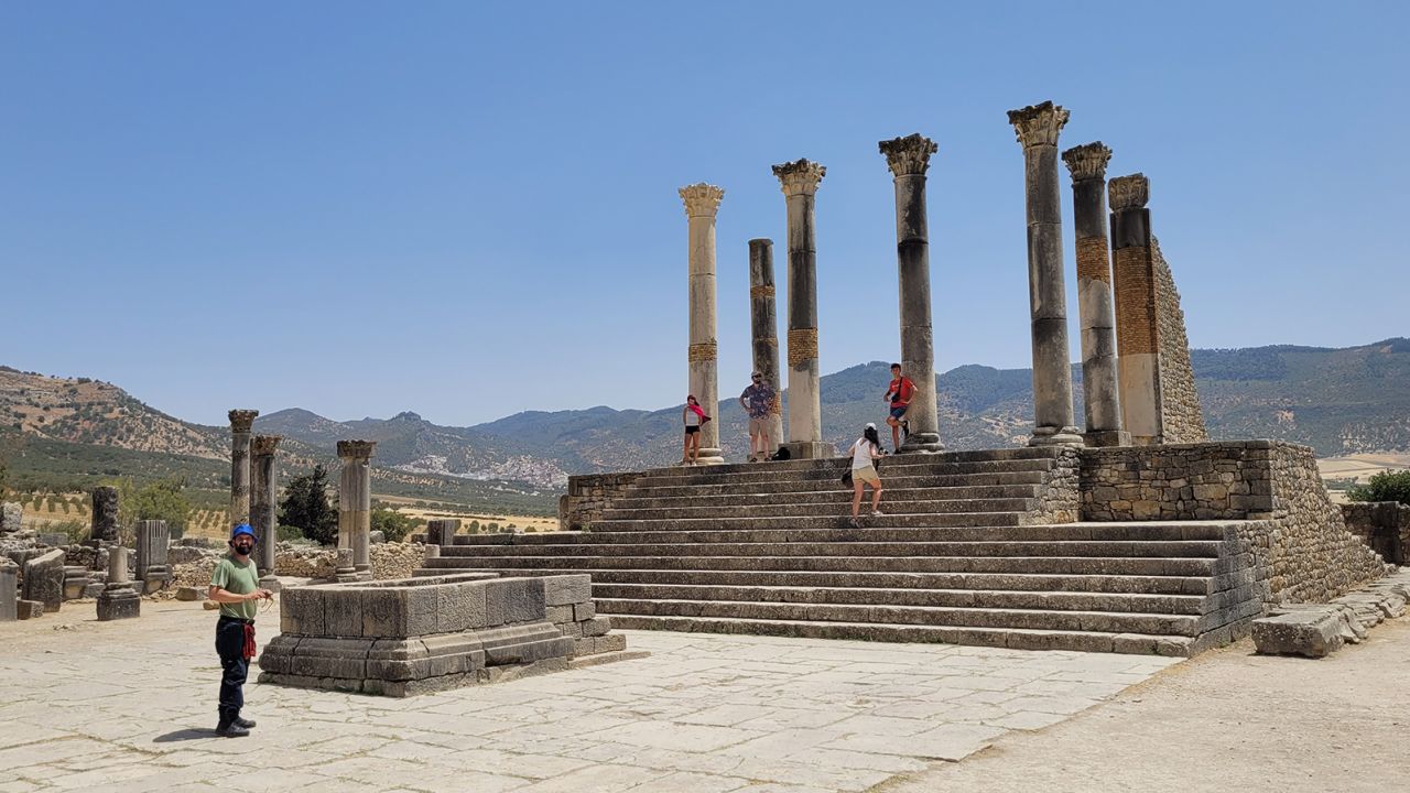The Roman ruins at Volubilis are remarkably pristine because of their isolation and the fact that they were unoccupied for nearly a thousand years. 