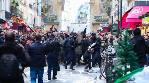 Darmanin has called on the French president and prime minister to allow Kurds who want to protest after being fatally shot.
