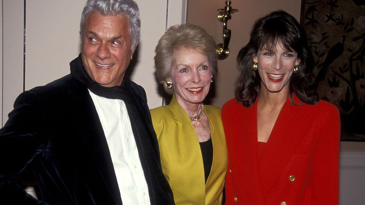 (From left) Tony Curtis, Janet Leigh and their daughter Jamie Lee Curtis, seen in 1991.