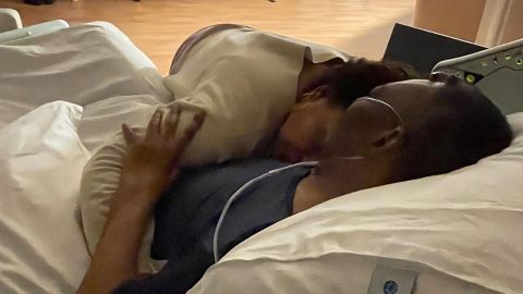 Before Christmas, daughter Pele posted emotional photos taken with her father in the hospital.