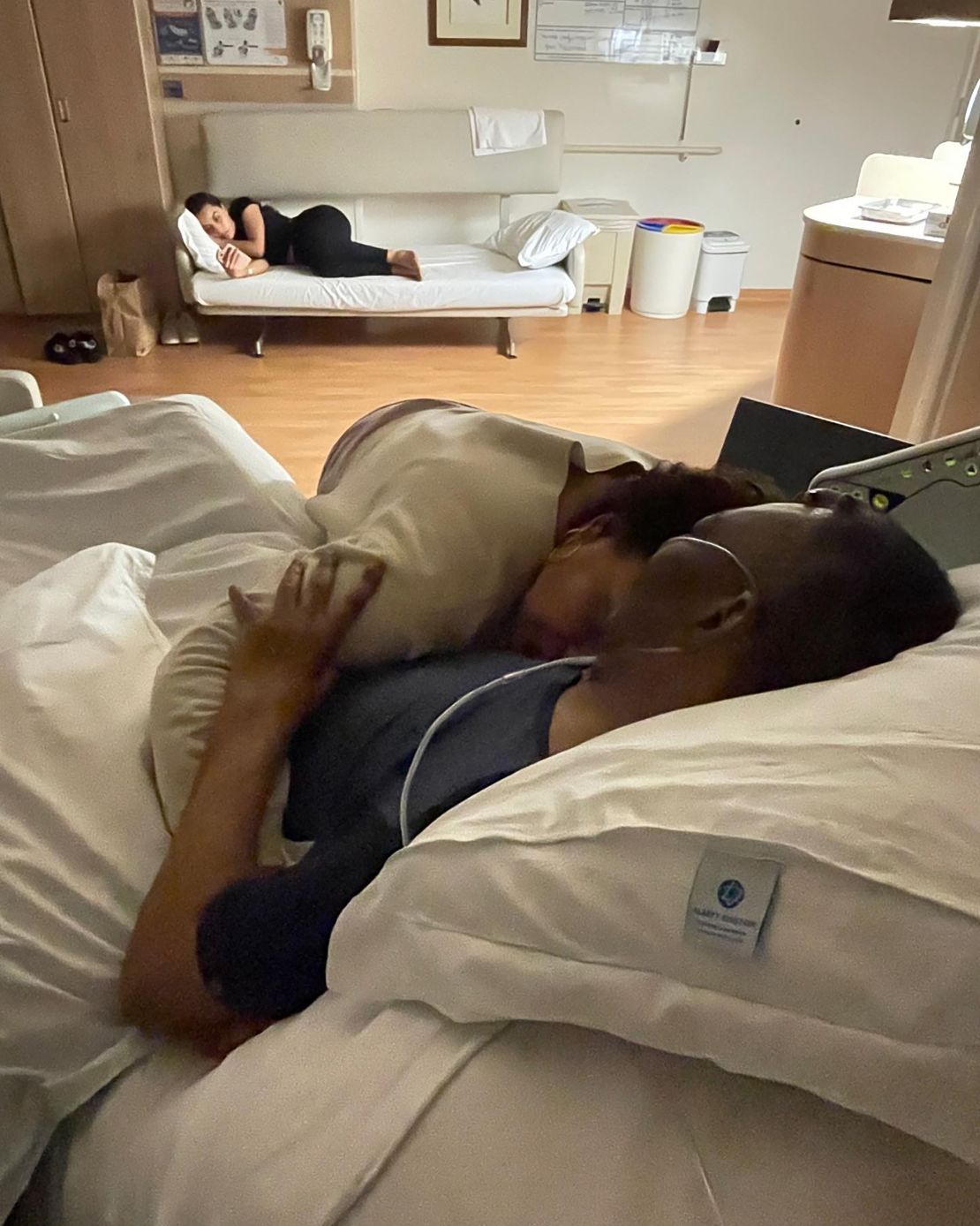 Before Christmas, Pele's daughter posted a moving photo with father in hospital.