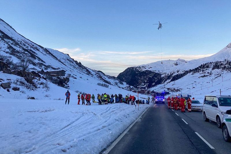 Avalanche in Austria: All 10 people feared missing found alive | CNN