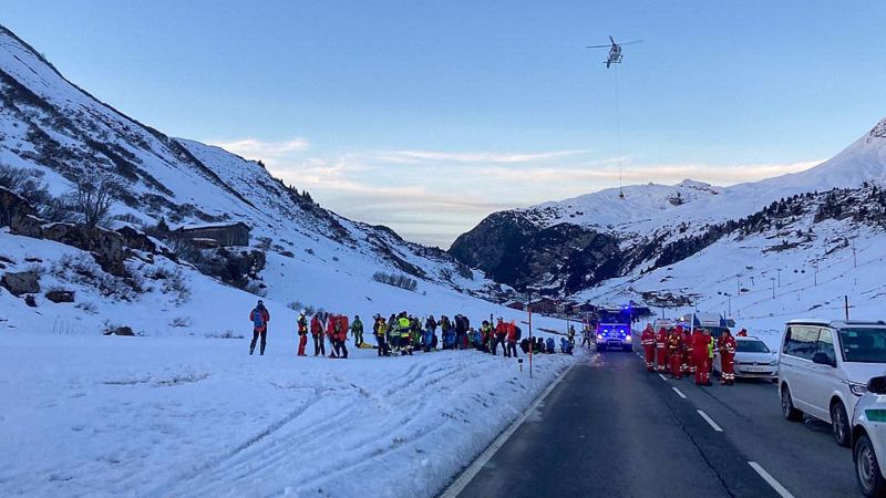 At least 10 people buried in avalanche in Austria | CNN