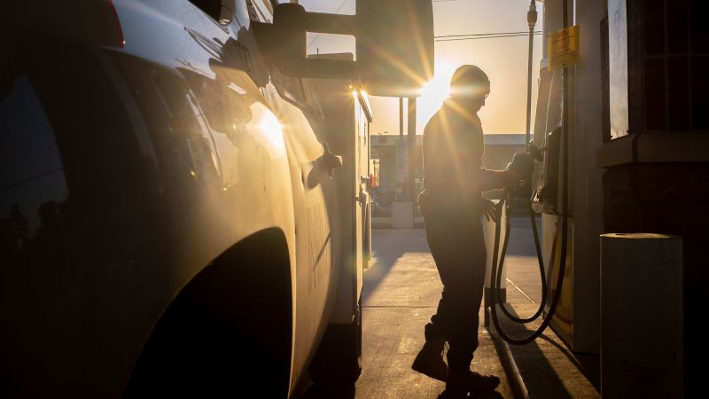Exclusive: $4 gas could return as soon as May, GasBuddy projects | CNN Business