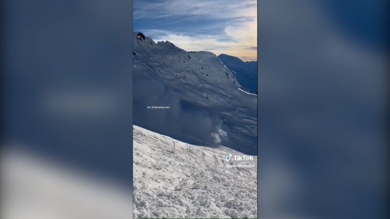Video captures moment avalanche overtakes skiers in Austria | CNN