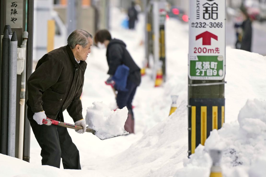 Tokyo weather: Snow storm SMASHES Tokyo for first time in 4 years