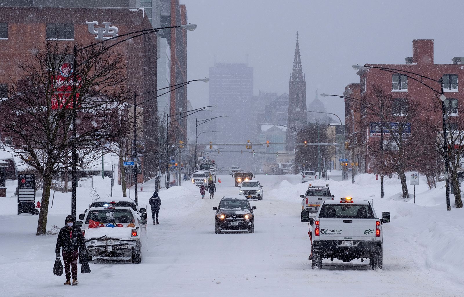 In Buffalo, Surviving Supercharged Snow Takes Planning and Plows - Bloomberg