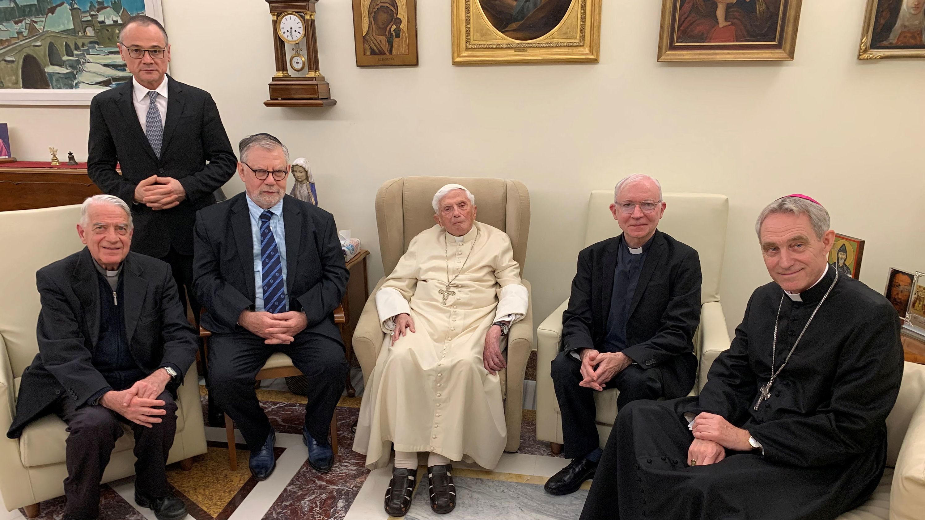 Benedict receives the winners of the Ratzinger Prize in December 2022. The award is given to scholars that have stood out for their scientific research in the field of theology.