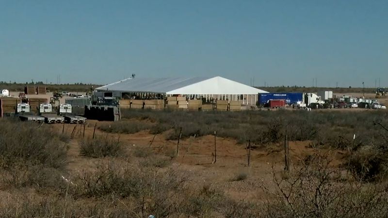 Tent processing center for migrants going up in El Paso, expected to increase capacity by 1,000 | CNN