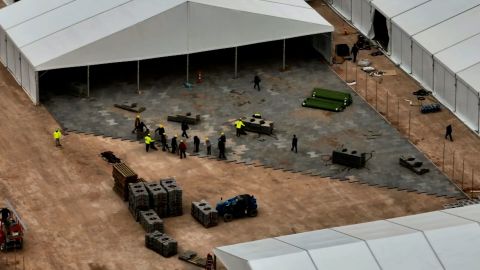 Tent processing center for migrants going up in El Paso, expected to increase capacity by 1,000 - CNN