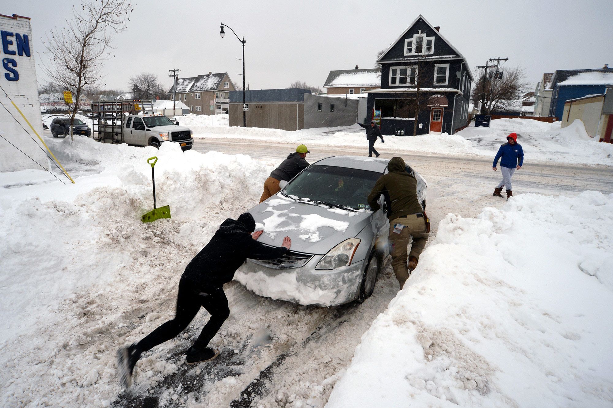 Historic' snow blankets parts of Midwest, disrupts travel