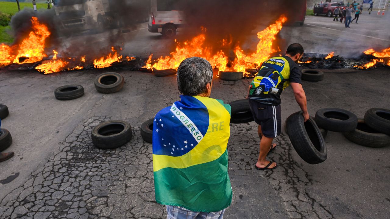 Violence has flared in the country ahead of Lula da Silva's inauguration.