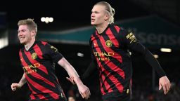 Manchester City's Norwegian striker Erling Haaland (R) celebrates scoring his team's second goal with Manchester City's Belgian midfielder Kevin De Bruyne (L) during the English Premier League football match between Leeds United and Manchester City at Elland Road in Leeds, northern England on December 28, 2022. - RESTRICTED TO EDITORIAL USE. No use with unauthorized audio, video, data, fixture lists, club/league logos or 'live' services. Online in-match use limited to 120 images. An additional 40 images may be used in extra time. No video emulation. Social media in-match use limited to 120 images. An additional 40 images may be used in extra time. No use in betting publications, games or single club/league/player publications. (Photo by Oli SCARFF / AFP) / RESTRICTED TO EDITORIAL USE. No use with unauthorized audio, video, data, fixture lists, club/league logos or 'live' services. Online in-match use limited to 120 images. An additional 40 images may be used in extra time. No video emulation. Social media in-match use limited to 120 images. An additional 40 images may be used in extra time. No use in betting publications, games or single club/league/player publications. / RESTRICTED TO EDITORIAL USE. No use with unauthorized audio, video, data, fixture lists, club/league logos or 'live' services. Online in-match use limited to 120 images. An additional 40 images may be used in extra time. No video emulation. Social media in-match use limited to 120 images. An additional 40 images may be used in extra time. No use in betting publications, games or single club/league/player publications. (Photo by OLI SCARFF/AFP via Getty Images)