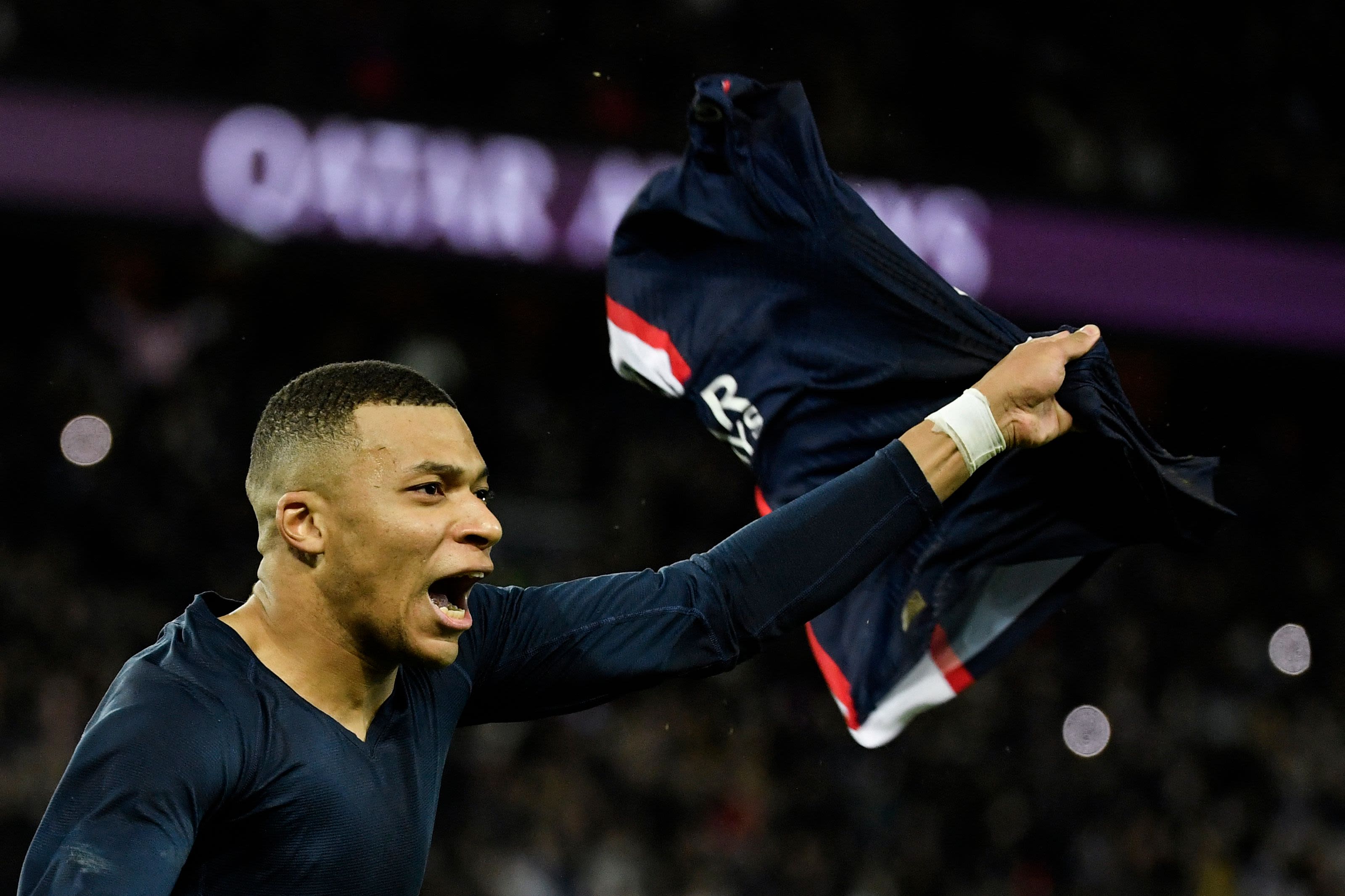 Kylian Mbappé rescues PSG with last-gasp winner in first match