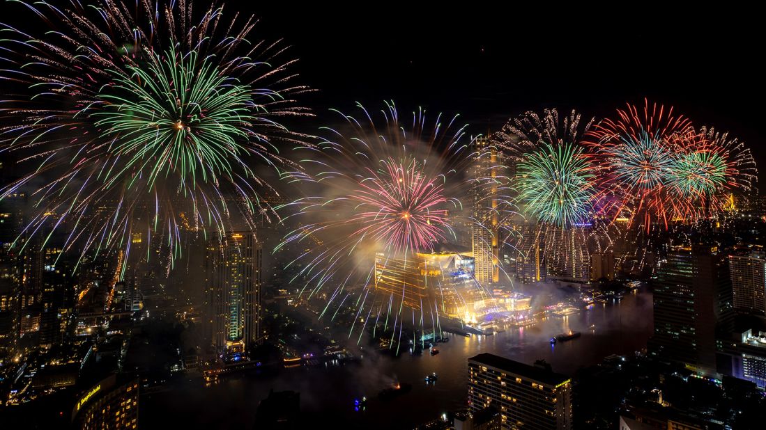 Wild Lunar New Year's fireworks erupt in San Francisco