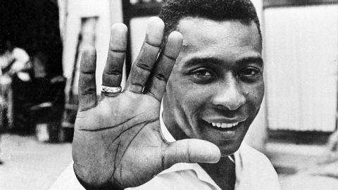 In addition to dozens of other titles won in football, Pelé was champion of the Taça do Brasil (Brazilian Cup) five times in a row (1961, 62, 63, 64 and 65).