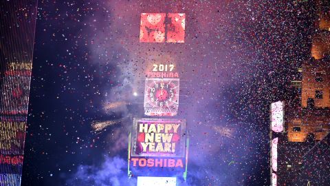 NEW YORK, NY - DECEMBER 31:  A view of the ball dropping during New Year's Eve 2017 in Times Square at Times Square on December 31, 2016 in New York City.  (Photo by Theo Wargo/Getty Images)
