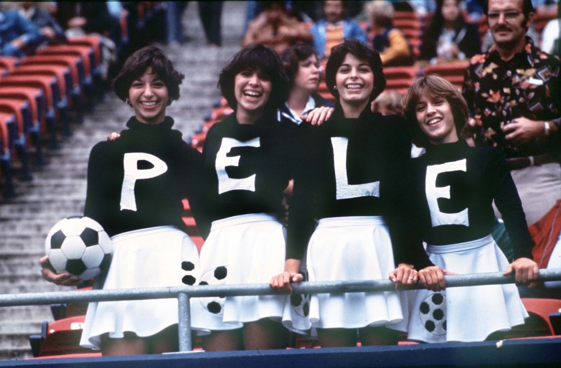 Pelé podczas swojego pobytu w Nowym Jorku przyciągnął do tego sportu nowych fanów. 