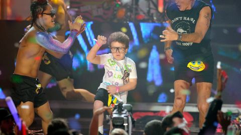 Cahill performed with LMFAO at the 2011 American Music Awards. 