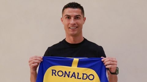  Cristiano Ronaldo has joined the Saudi Arabian club Al Nassr. The club tweeted a picture of Ronaldo holding up a yellow, No. 7 Al Nassr jersey.