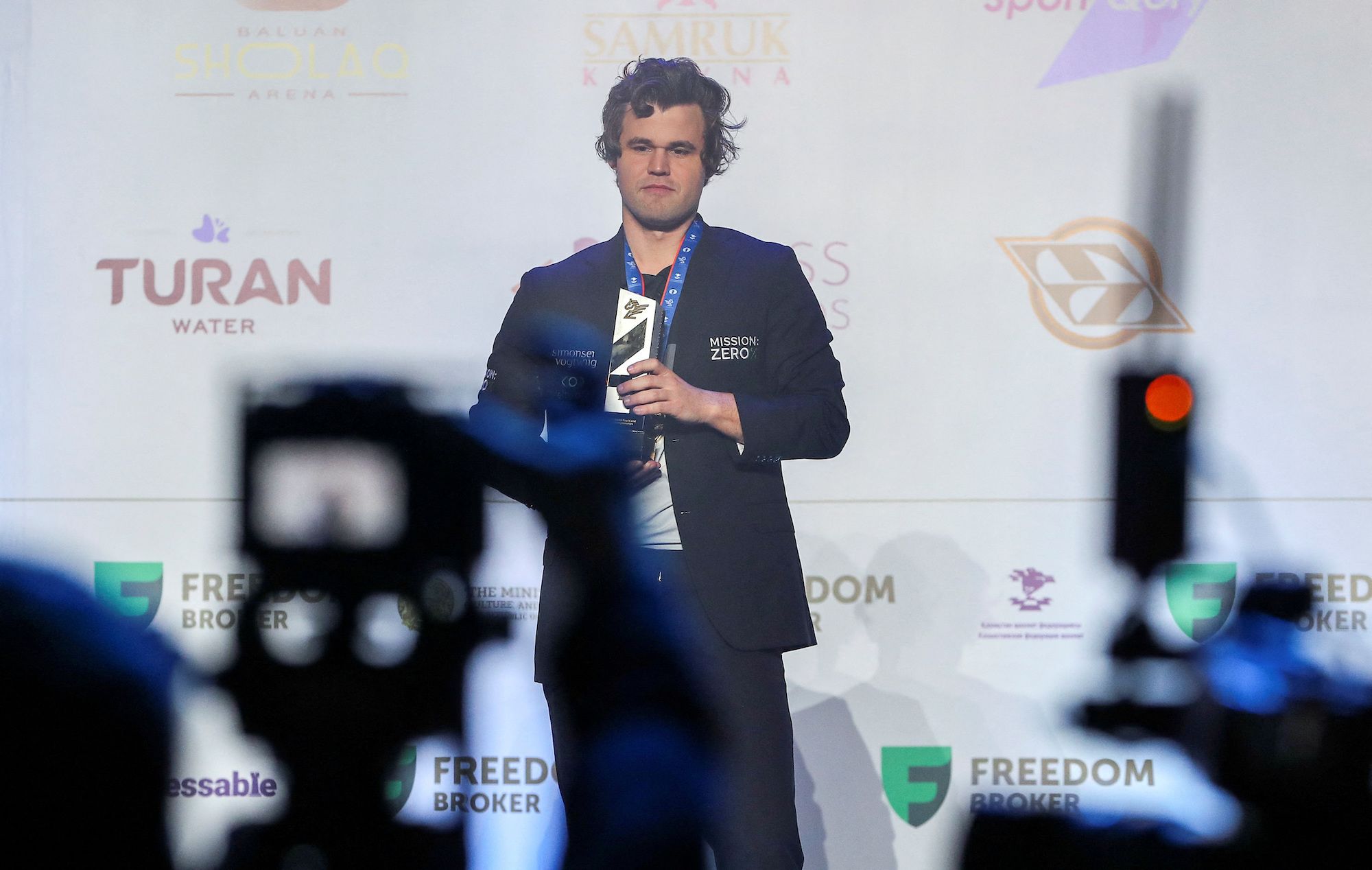 Viewfinder: Magnus Carlsen Wins the World Chess Championship Again -  Pacific Standard