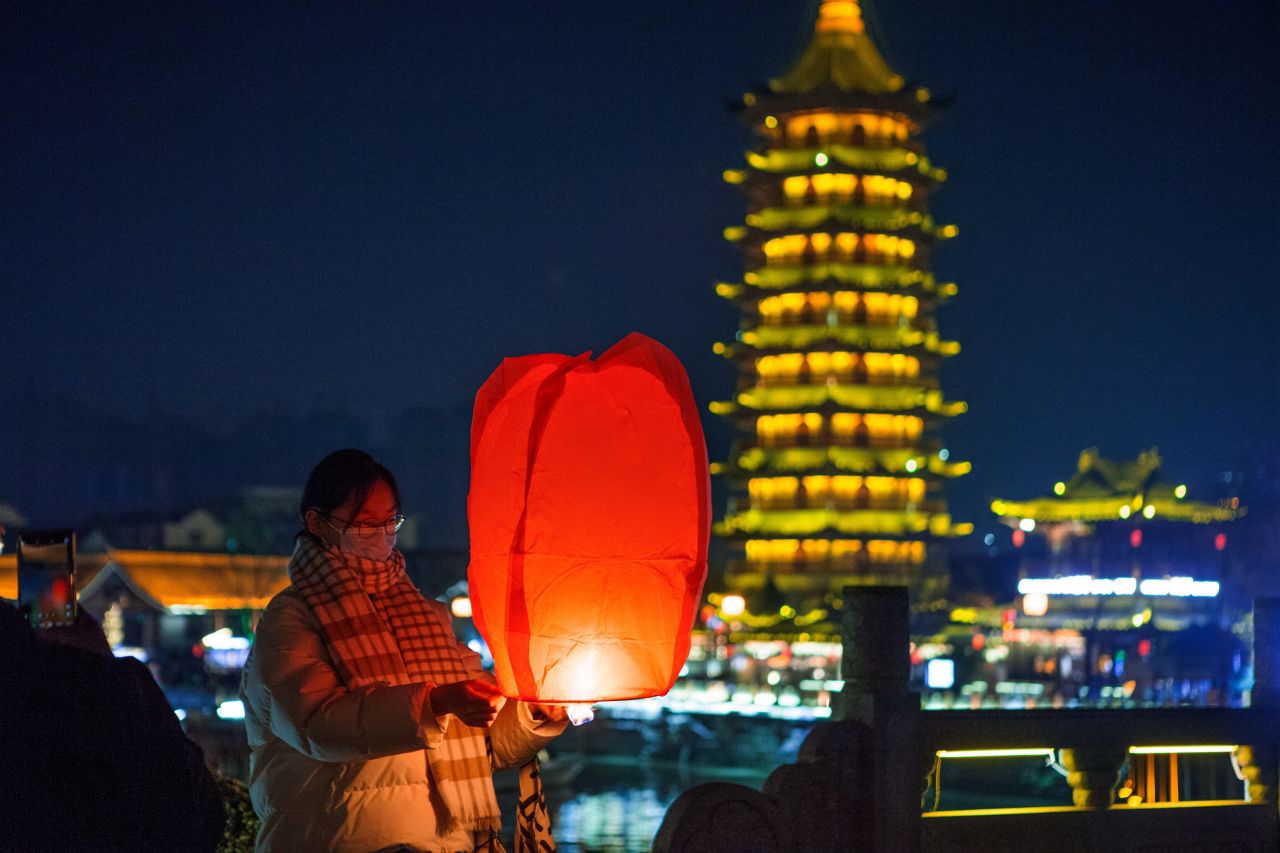 People write messages and release lanterns in Huai'an, China. 