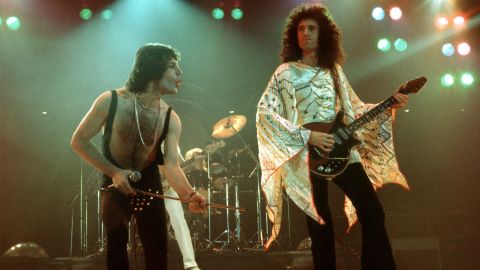 Queen's Freddie Mercury dan Brian May di tahun 1970-an. 