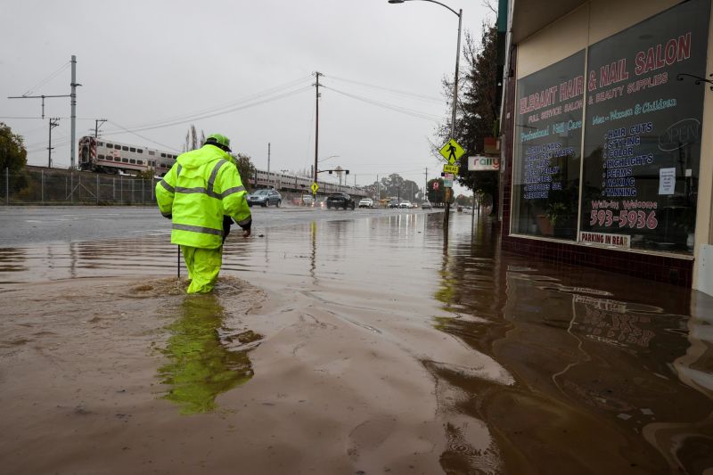 Flooding temporarily closes major Bay Area highway and prompts