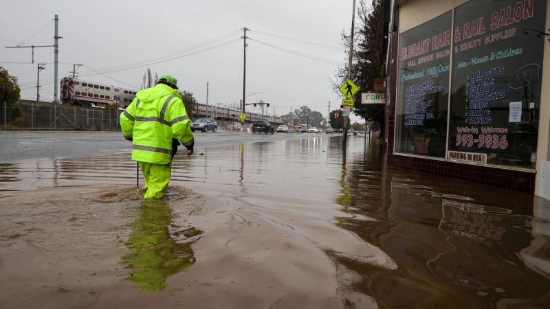 Flooding prompts closure of major Bay Area highway and evacuation warnings in northern California neighborhoods | CNN