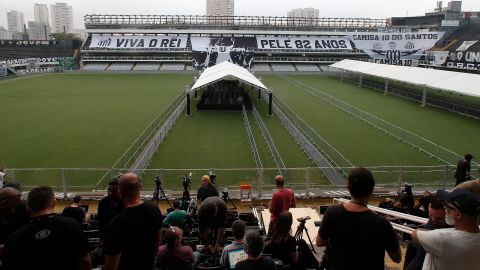 Pelé's coffin is placed in the center of the pitch at Santos Stadium.