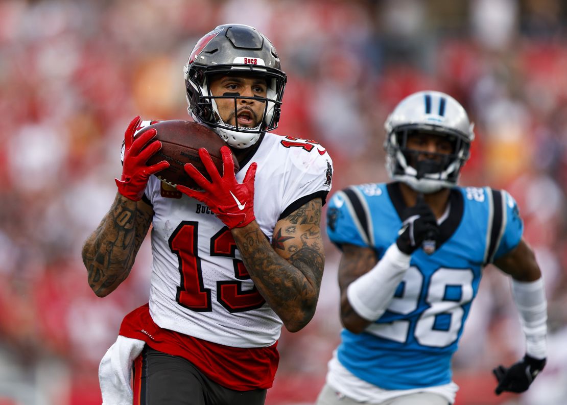 Evans catches a pass past Keith Taylor Jr. of the Carolina Panthers to score a touchdown. 