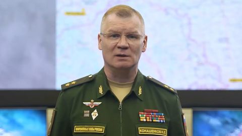 Seorang juru bicara kementerian pertahanan Rusia berbicara tentang penembakan Makiivka di Moskow, Rusia, pada 2 Januari. 
