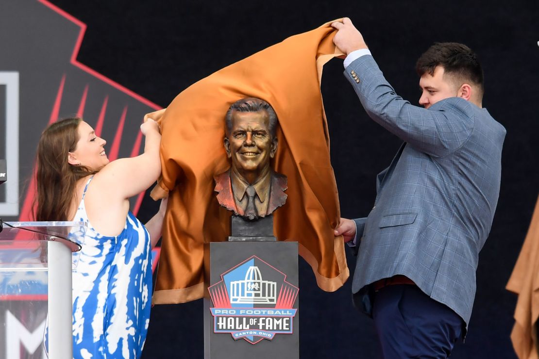 Art McNally's grandchildren unveil his bronze bust during the 2022 Pro Hall of Fame enshrinement ceremony in Canton, Ohio.