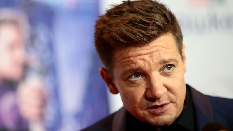 O relatório do xerife diz que Jeremy Renner foi esmagado por um limpa-neve enquanto tentava salvar seu sobrinho de uma lesão