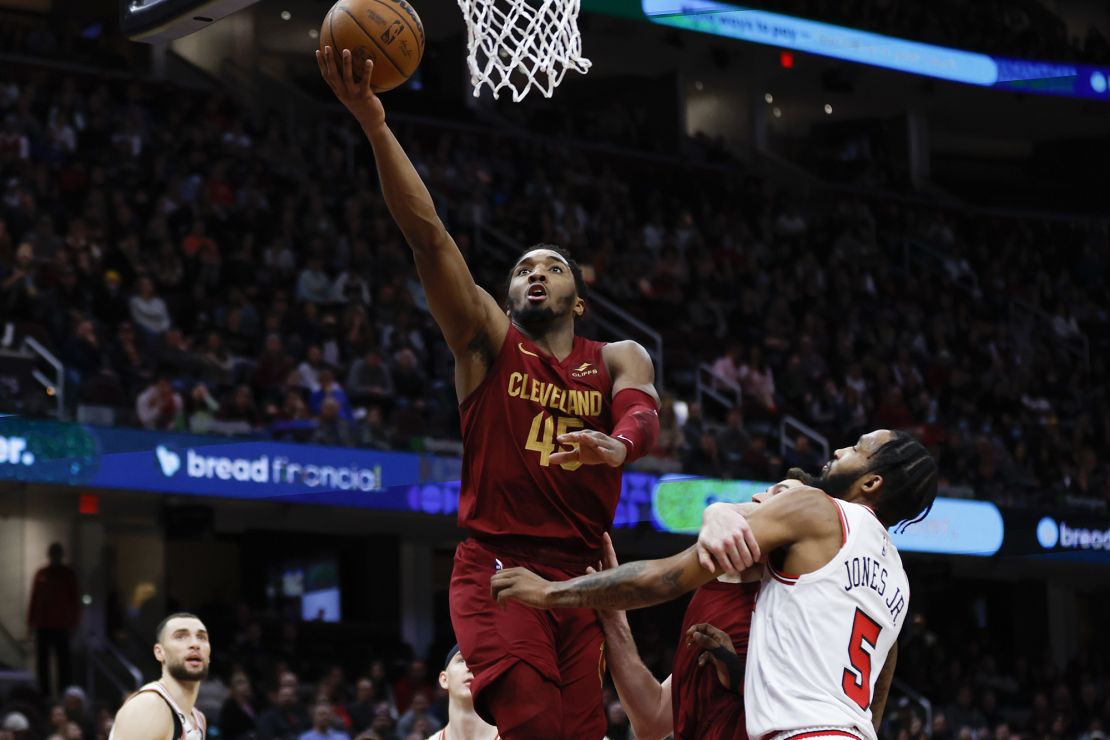 Mitchell (45) shoots against Chicago Bulls forward Derrick Jones Jr. (5). 