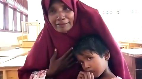 Hatemon Nesa and her 5-year-old daughter Umme Salima at a shelter in Aceh province in Indonesia.