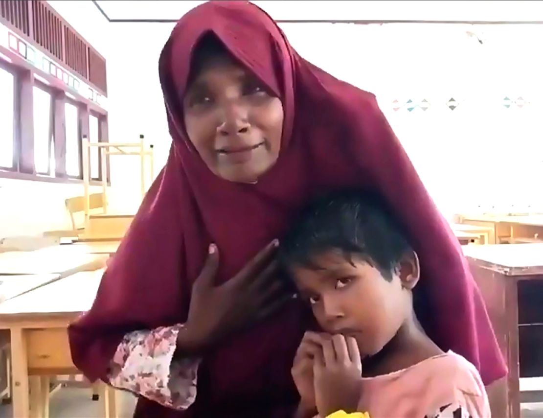 Hatemon Nesa and her 5-year-old daughter Umme Salima at a shelter in Aceh province in Indonesia.
