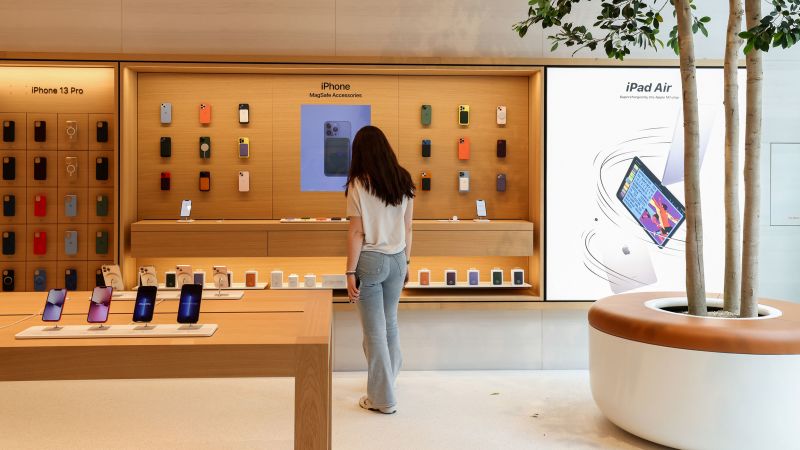 Apple's value plunged nearly $1 trillion in 2022. Here's what that says about the economy - ABC News