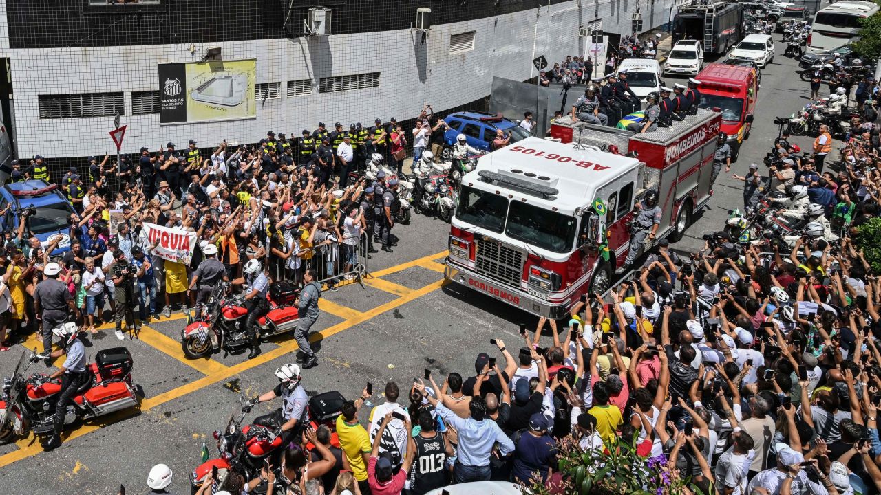 Pelé's coffin is being taken through the streets on a firetruck.