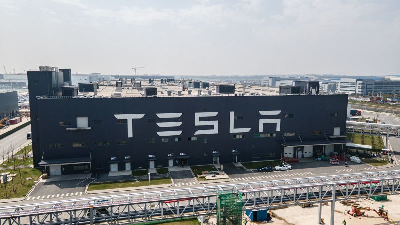 Read more about the article Tesla shares see worst day in two years on weaker than expected sales – CNN