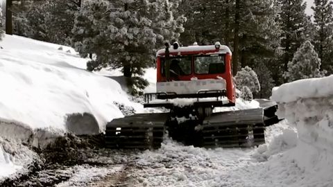 Renner opublikował film, na którym usuwa śnieg na swoim koncie na Instagramie w 2019 roku.
