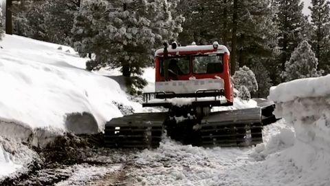 Renner publicó un video en 2019 de él quitando nieve en su cuenta de Instagram.