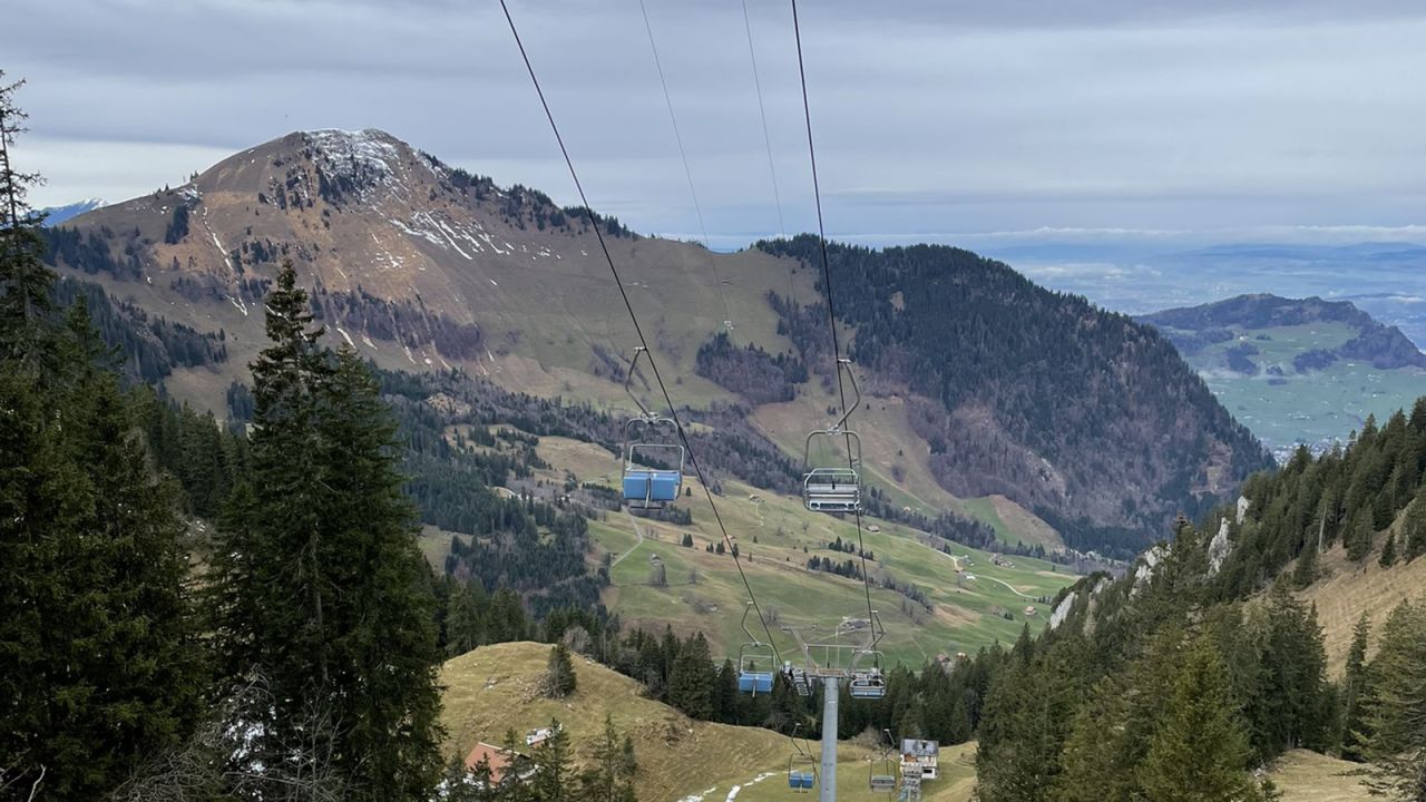 Another photograph showing the lack of snow in Klewenalp, Switzerland.