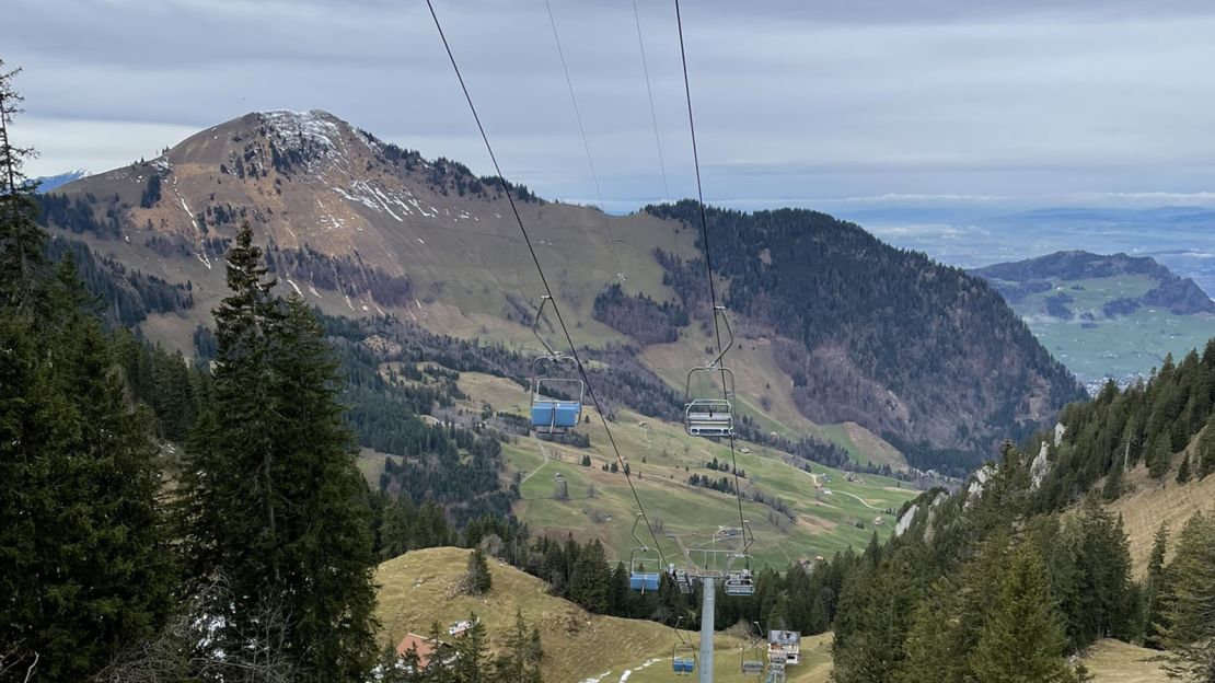 Another photograph showing the lack of snow in Klewenalp, Switzerland.