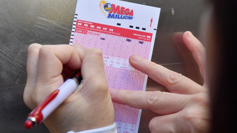Read more about the article Mega Millions jackpot at $910 million for Friday night’s drawing – CNN