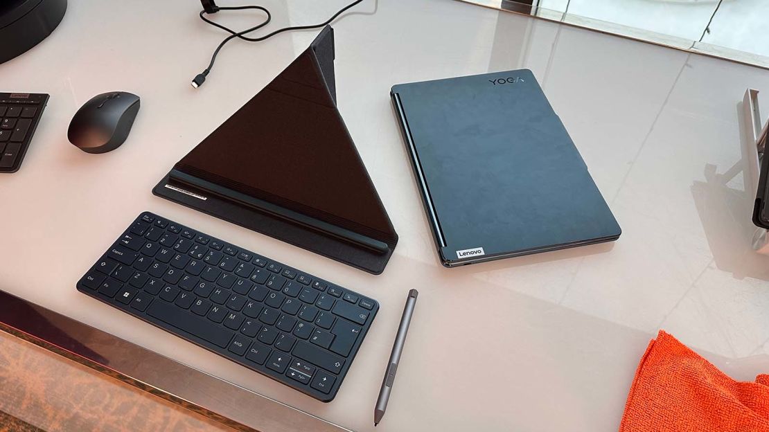 Lenovo YogaBook 9i 4