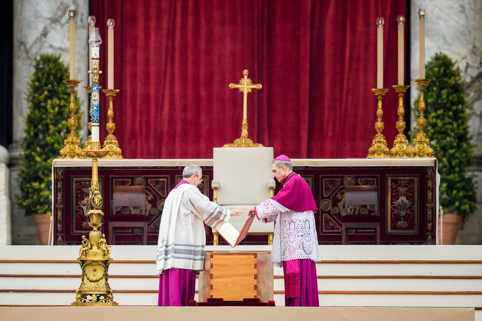 German Archbishop Georg Gänswein (R) stands by the coffin of the late Pope Emeritus Benedict XVI at the start of his funeral mass at St. Peter's Square.