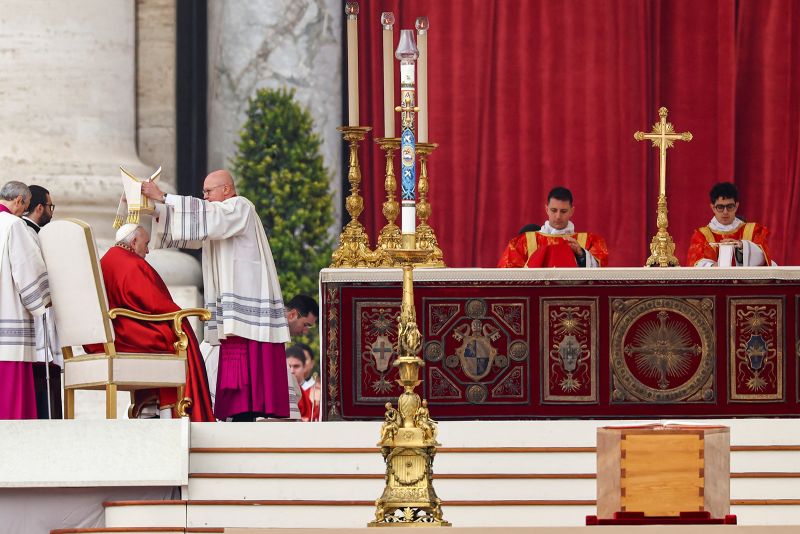 Tens Of Thousands Attend Pope Benedict Funeral In St. Peter’s Square | CNN