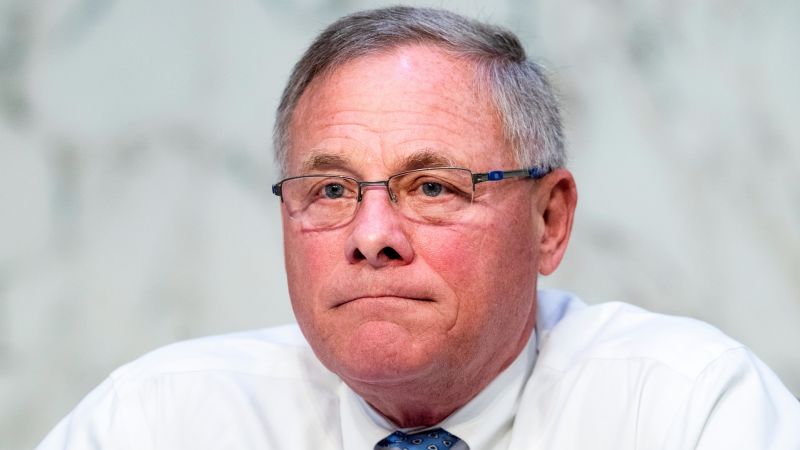 Read more about the article SEC closes insider trading probe into former Republican senator – CNN